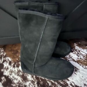 UGG Australia 5804 Women's 6 Black Suede Mid-Calf Boot Pull On Solid Lined